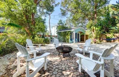 Palm Harbor Cottage | Dreamy Palm Harbor Cottage, Steps to Crystal Beach