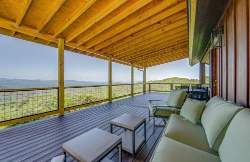 Penrose House | Dreamy Penrose Cabin with Panoramic Mountain Views