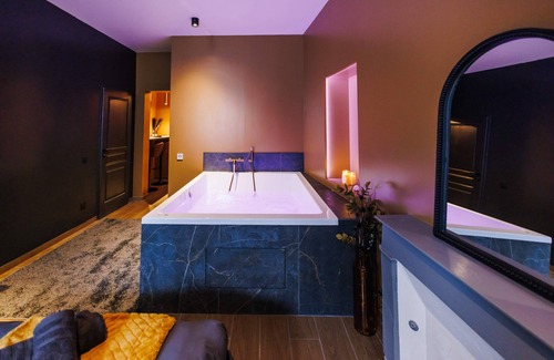Downtown Angers Apartment | Dreamy Room - Escape, Spa & Private Cinema