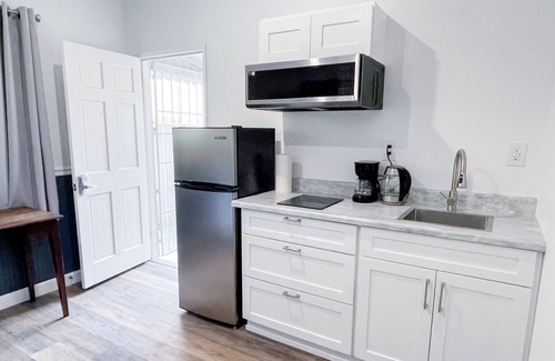Harbor Apartment | Dreamy Studio in Long Beach Convenient location