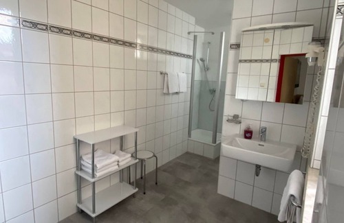 Schallmoos House | Dreibettzimmer - Drei Kreuz, Hotel