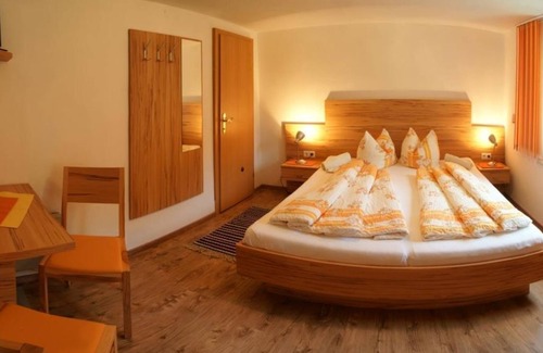 Flattach Bed & Breakfast | Dreibettzimmer, Dusche, WC, Balkon - Gasthof-pension Innerfraganter Wirt