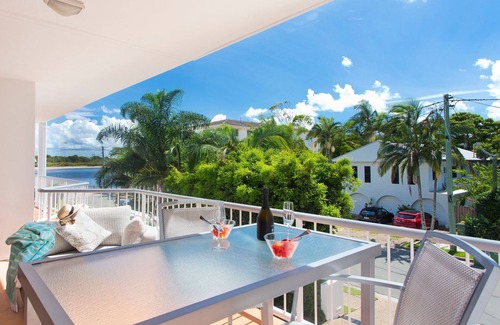 Noosaville Apartment | Drifters Unit 4 - River views at tastefully decorated unit