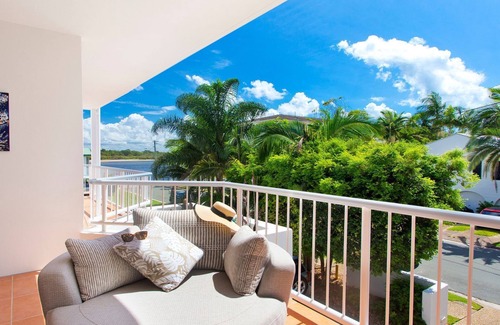 Noosaville Apartment | Drifters Unit 4 - River views at tastefully decorated unit