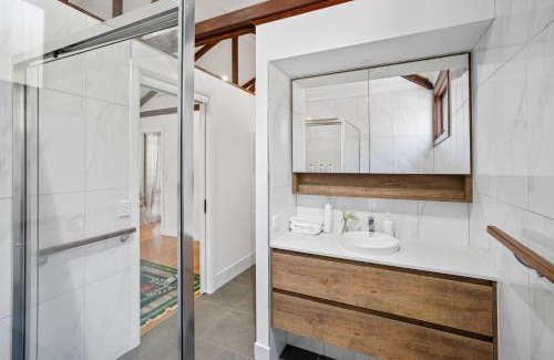 Rainbow Beach House | Driftwood Beach House at Rainbow Beach with Pool Aircon Wifi