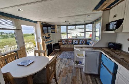 Anderby Creek House | Driftwood Cabin - Dog Friendly Anderby Creek