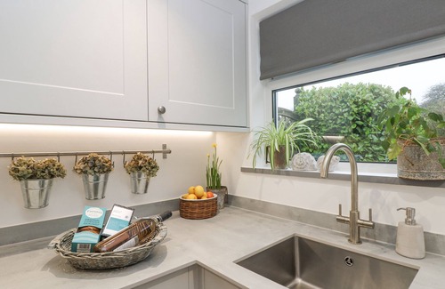 Saint Erth Praze Cottage | DRIFTWOOD COTTAGE, family friendly, with open fire in Helston