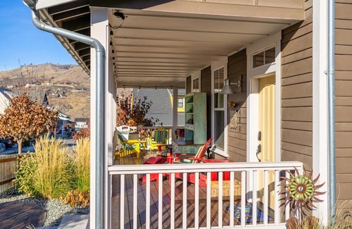 Chelan House | Driftwood Cottage with Carriage House #6CH