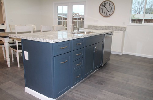 Costa Mesa House | Driftwood is between Disneyland and Newport Beach