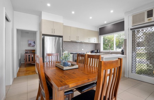 Dromana House | Dromana Seaside - 2 bedroom - Only 500m to the beach and shops