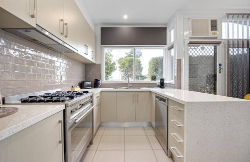 Dromana House | Dromana Seaside - 2 bedroom - Only 500m to the beach and shops