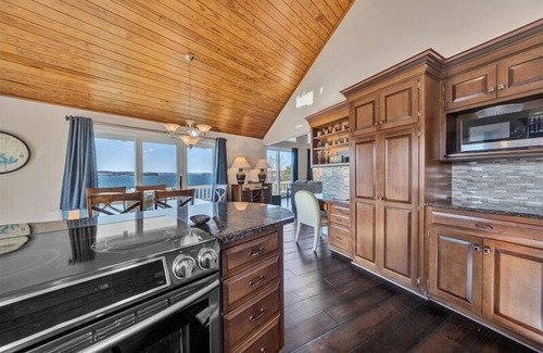 Huddleston House | DROP ANCHOR at Ancora Point! Hot Tub & Sunset Views!