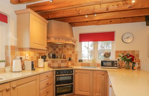 Lowick Cottage | DRUMLINS, pet friendly, character holiday cottage in Lowick Green