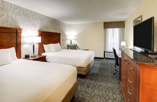 Marion Hotel | Drury Inn & Suites Marion