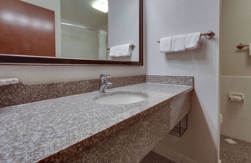 Clifton Heights Hotel | Drury Inn & Suites St. Louis Forest Park