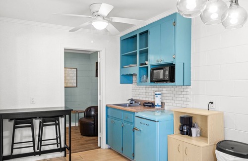Carolina Beach Hotel | Dry Dock Inn
