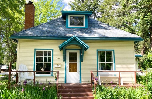 Sandpoint House | DT basecamp w/chef kitchen, yard & dog friendly