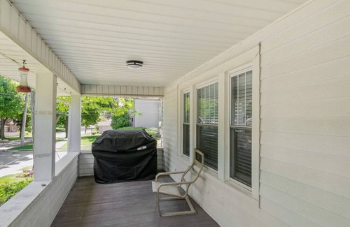 Libertyville Apartment | DT Libertyville Home w/Arcade PacMan by Navy Base