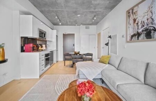 Connaught Apartment | DT Views |UG Park | Mins to Saddledome | Pool| Gym