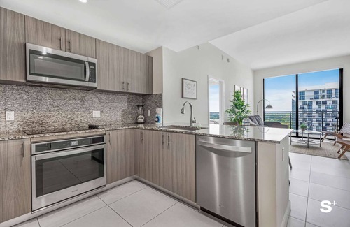 Doral Condo | DTW Doral 2BD Condo | Skyline Views & Free Parking
