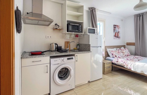 Corralejo Apartment | Dual Beach Studios with Ocean-View, Terrace, 100m to beach, Pool, wifi