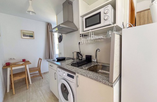 Corralejo Apartment | Dual Beach Studios with Ocean-View, Terrace, 100m to beach, Pool, wifi