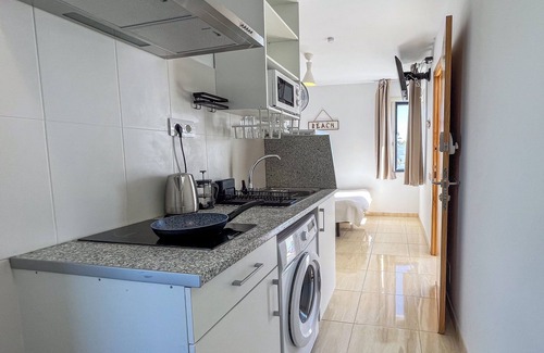 Corralejo Apartment | Dual Beach Studios with Ocean-View, Terrace, 100m to beach, Pool, wifi