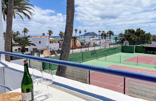 Corralejo Apartment | Dual Beach Studios with Ocean-View, Terrace, 100m to beach, Pool, wifi