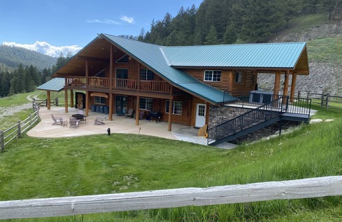 Broadwater County House | Duck Creek Ranch - Privacy in a Custom Log Home on 400 Acres!