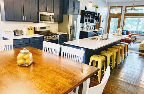 Grawn House | Duck Lake Landing 6 Bedrooms/3Baths /Sleeps 12 - Minutes to Traverse City!