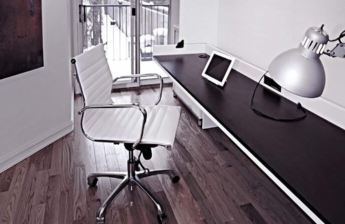 Cabbagetown South House | DUNDAS SQUARE Luxury - hybrid office & Fireplace!