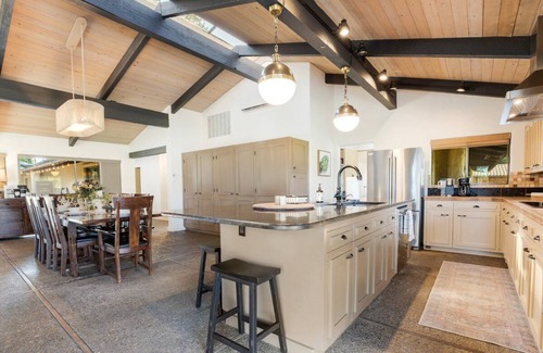 Dundee House | Dundee Landing: A Luxurious One Level Chateau in Wine Country