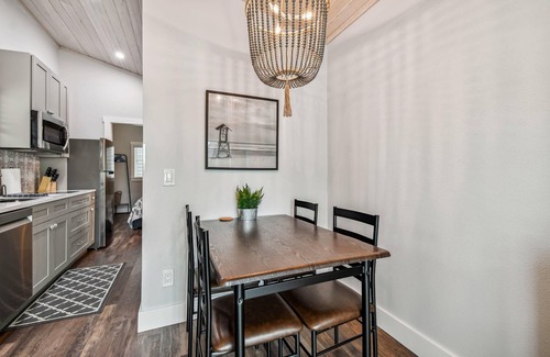 Dunedin House | Dunedin Tiny House Combo/Sleeps 26