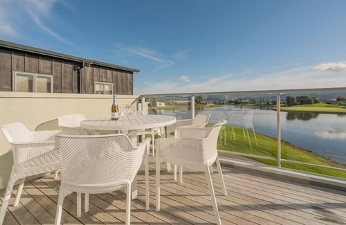 Matarangi Apartment | Dunes Lake View Apartment