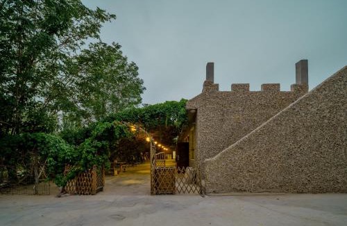 Mingsha Mountain and Crescent Spring House | Dunhuang Hu Yang Inn