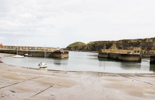 Stonehaven Cottage | DUNNOTTAR WOODS HOUSE, family friendly, with a garden in Stonehaven