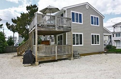 North Beach Haven House | Duplex 1st fl; Ocean Side; Beach Badges; Outdoor Shower; WiFi 40794