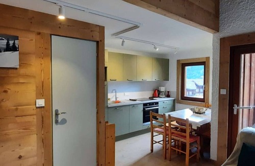Les Gets Apartment | Duplex 2 BR, Sleeps 6 - Steps to Lift, Quiet Area, Garage, Forest Views
