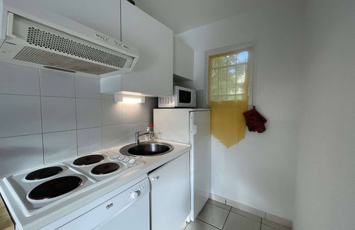 Salavas House | Duplex for 6 with Terrace, Pools, and BBQ in Salavas