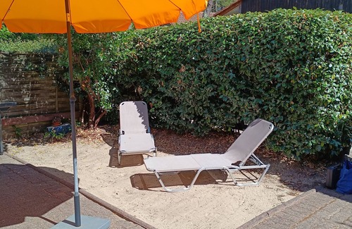 Maubuisson House | Duplex house with pleasant, sunny garden with trees: "just like home".