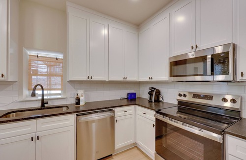 Jessieville House | Duplex w/Furnished Patio Near Lake Ouachita!