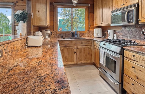Ruidoso Cabin | Dusk & Cedar: Panoramic View with Hot Tub, Dog Friendly