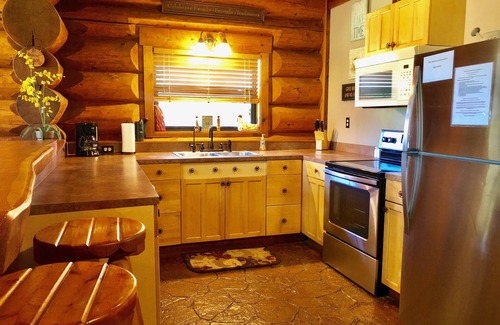 Marble Falls Cabin | Dustin: Your Charming Lakeside Getaway Awaits!