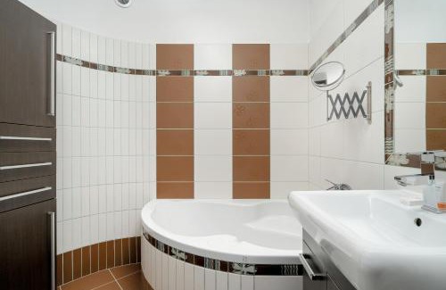 Grunwald Apartment | Dwupoziomowy Apartament Żmigrodzka z Tarasem w Poznaniu by Noclegi Renters