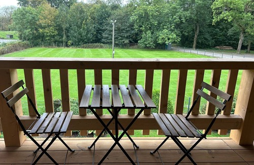 Krummendeich Apartment | Dyke love - Modern apartment on the Hundegutshof, ideal for a vacation with your dog