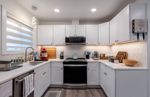 Douglas Apartment | Dynamic Douglas Duo!