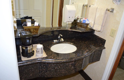 Redlands Hotel | Dynasty Suites Redlands