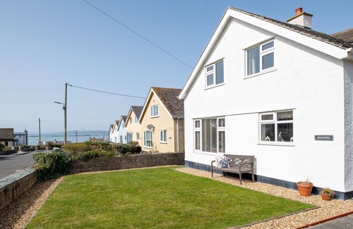 Rhosneigr Cottage | Dysynni - a modern, spacious family holiday home in Rhosneigr