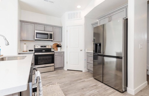 Garden City Villa | E-scooters 3BR 3BA Boat Parking Close to Marina