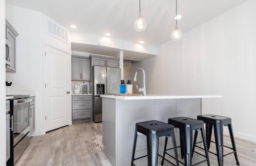 Garden City Villa | E-scooters 3BR 3BA Boat Parking Close to Marina